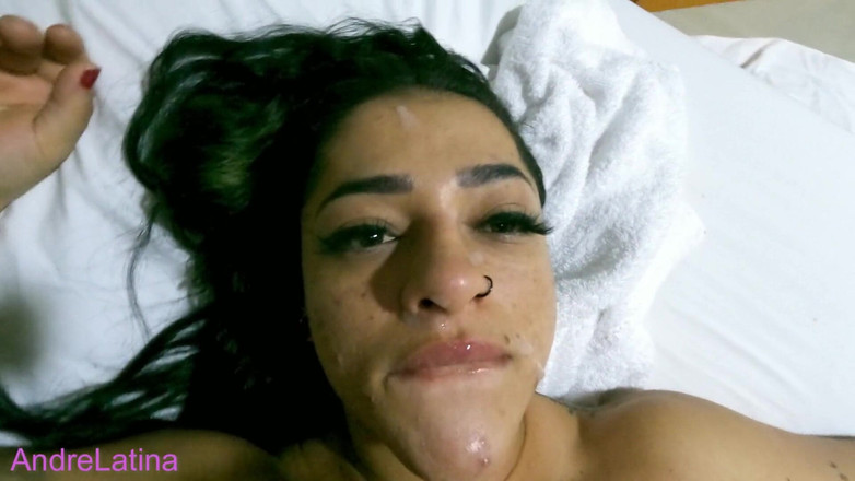 Gatita latina: Sperma W Ustach