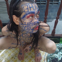 Clown likes to play with colors: Hanya Transvestite