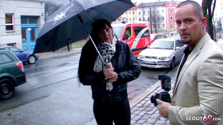 Full porn collection: 리얼 스트리트 캐스팅에서 모르는 놈에게 섹스하는 독일 밀프 픽업 및 콘돔 없음