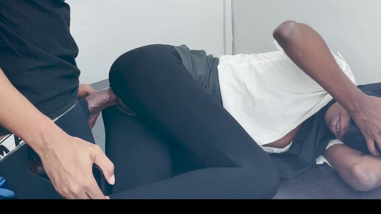 Petite Erotic Africa: Dieses kleine ebenholz mag es, diesen großen schwanz zu nehmen