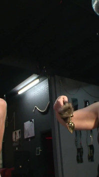 Niemiecka kobieca dominacja - dziewczyna BDSM i 2 niewolnice