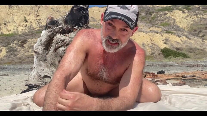 Tantric Fitness: Naken stretching på stranden, del 2