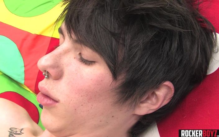 Rocker Boyz: Big Dick Emo Twink Szarpie się i zdmuchuje ładunek