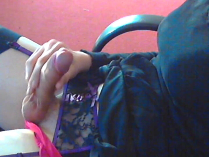 Chloe Sissy: Transvestite seksi melancap ini