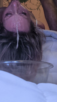 Tetona milf Vanessa follada en la cara con garganta profunda