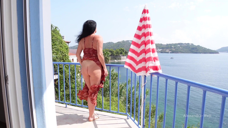 Alexandra Wett: Otel terasında otel çocuğuyla anal seks
