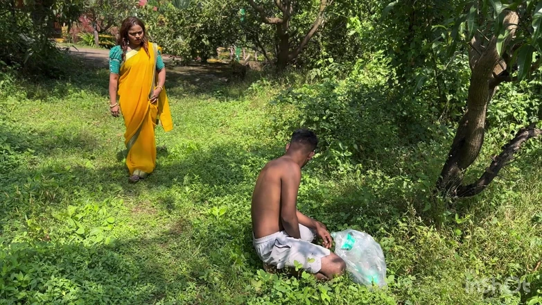 Tightmaal: New Videohot Desi Bhabhi Saw the Garbage Man and Went...