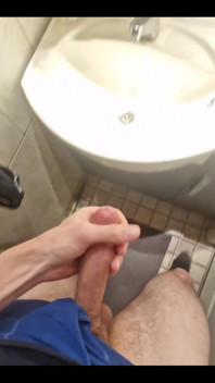 Wake up at Friend's House, Hungover. What Else You Gonna Do Than Cum? ‍