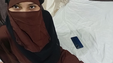 Dearshivani: Güzel Müslüman bir kızın sulu amcığı, daha önce hiç sikişmedim