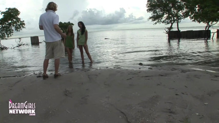 Dream Girls: Dos chicas calientes desellan Tampa bajo la lluvia