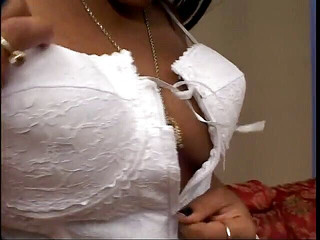 Hot and Wet: Černá dívka miluje černého ptáka do krku