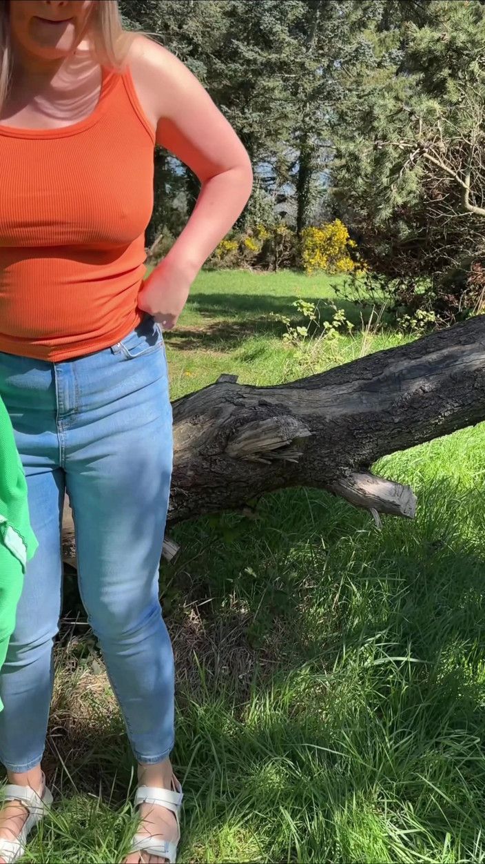 Emma Voyeur: Niente Bagno, Niente Tempo. Ho Dovuto Pipì Nei Miei Jeans!