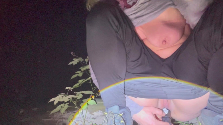 Putarankahotmilf: Masturbuj s Flesh Light v lese