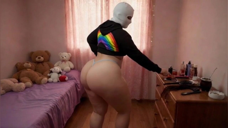 Xprohibidox1: 그녀의 엉덩이를 흔드는 밝은 파란색 레깅스를 입은 거유 여자
