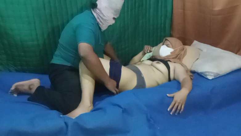 Babang endut: Ngentot dan jilat memek tante indonesia