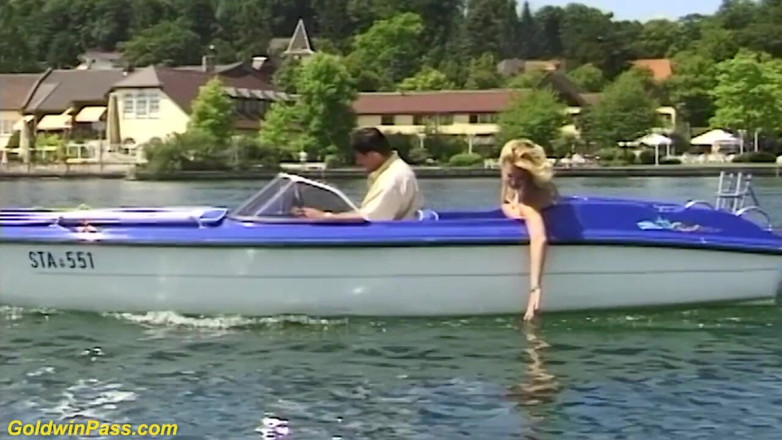 Goldwin pass: Geiles deutsches paar liebt sex im freien auf dem boot