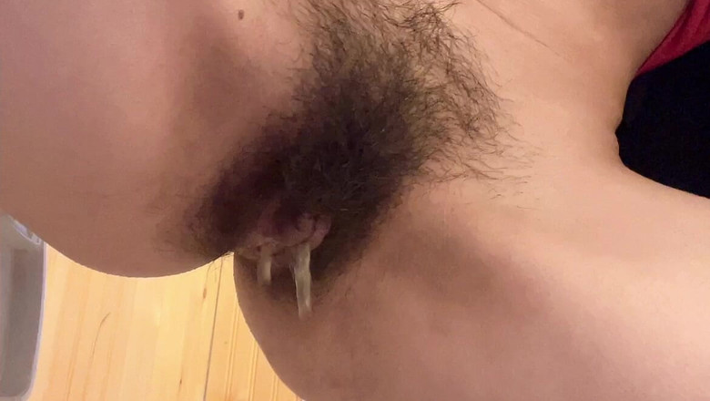 sweethanajapanese: 화장실에 가서 물을 깜박이는 하나 십대 일본인