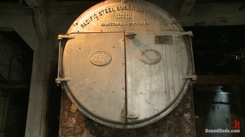 Bound gods: Hetero hřebec odebraný od jeho přítelkyně