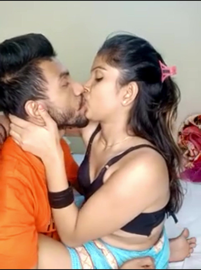 Your Neha Doll: デシガールのネハ、ロマンチックなキス、彼氏の胸、さらに多くの動画視聴