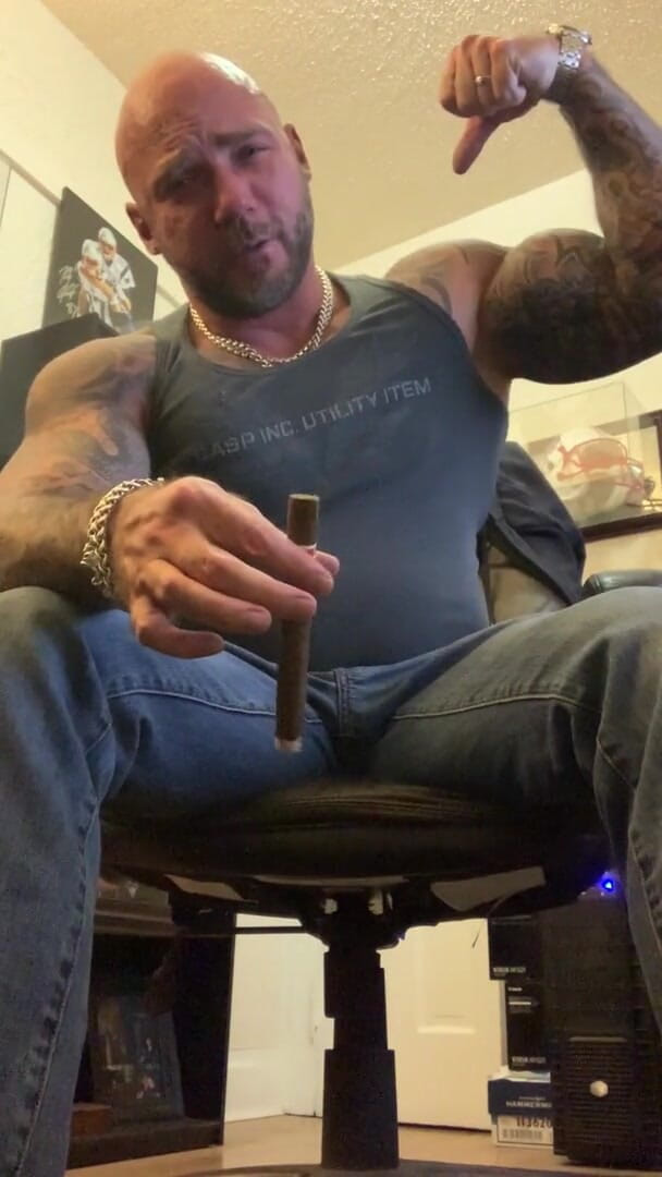 MasculineJason - Jason Collins: Dominazione del piede e JOI e sigaro!