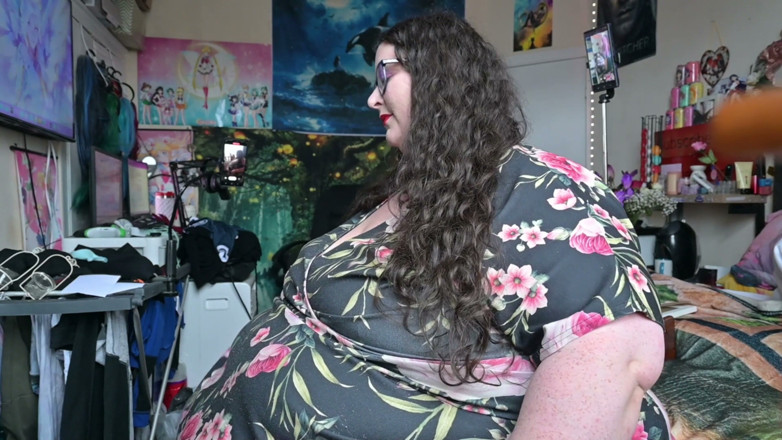 SSBBWLadyBrads: SSBBW Giant Goddess Mirror Chore Hore