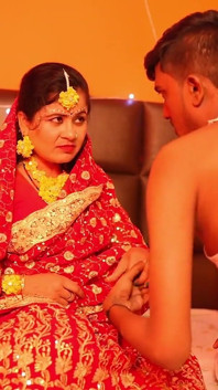 První noční sex desi Bahu! Prosím, šukej mě pomalu