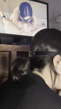 Beim porno gucken erwischt und abgesaugen, bis er mir einen riesigen oralen creampie gab!