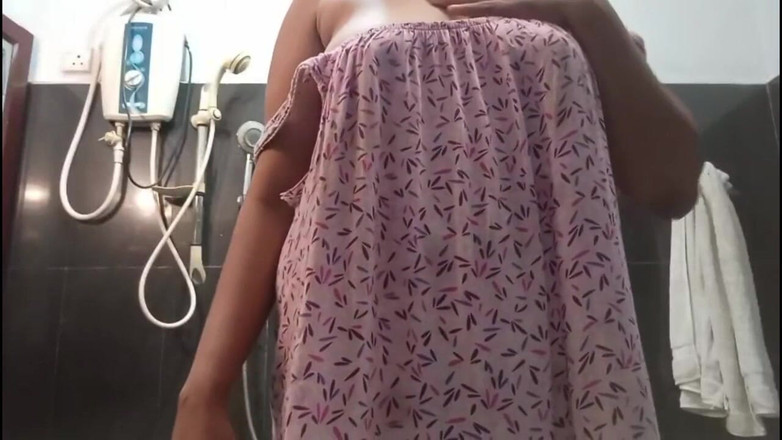 Miya White: Desi anne nuda nella doccia