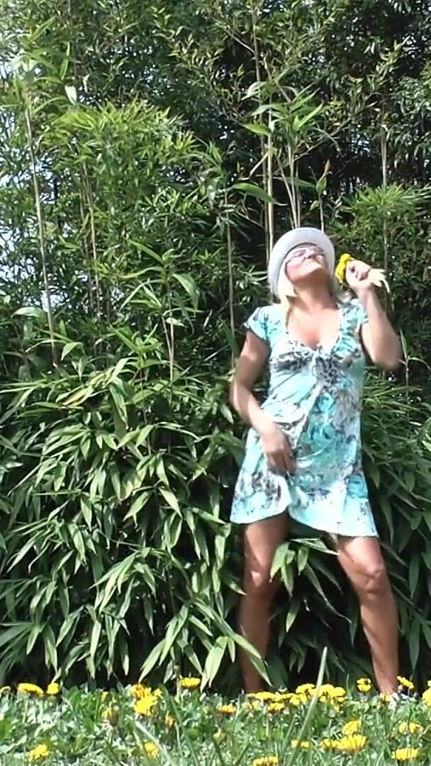 Mature Solo NL: Si matang nakal Marisca menjadi miang dan bintang menyentuh dirinya...