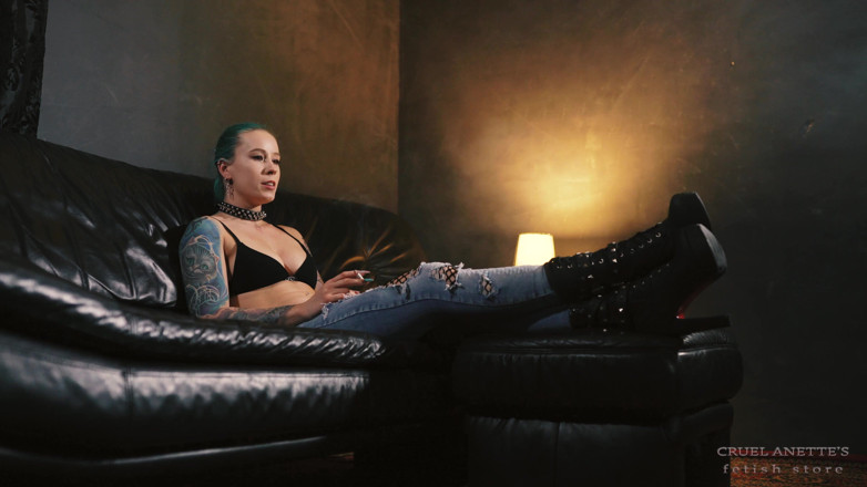 Cruel Anettes fetish world: Anette Kouří V Džínách a Botách 4K