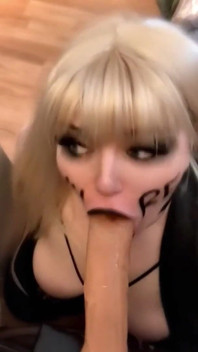 Blonde hure lutscht papis schwanz