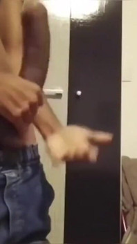 Coli menampar kontol besarku yang keras