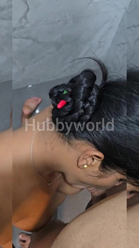Ngentot sama tetangga di toilet sampai telan sperma