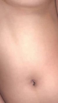 Hook-up internet: una moglie tettona, sgrilletta la figa rasata e succhia il mio cazzo -3