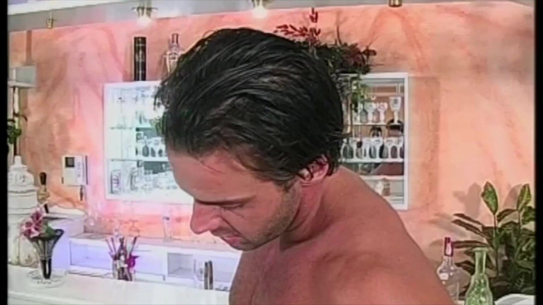 Inthe MILF room: Alessandra Schiavo wird von ihrem jungen kollegen an der bar...