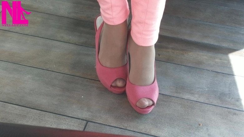 Nyllady: Gioca con le scarpe con i tacchi alti in un...