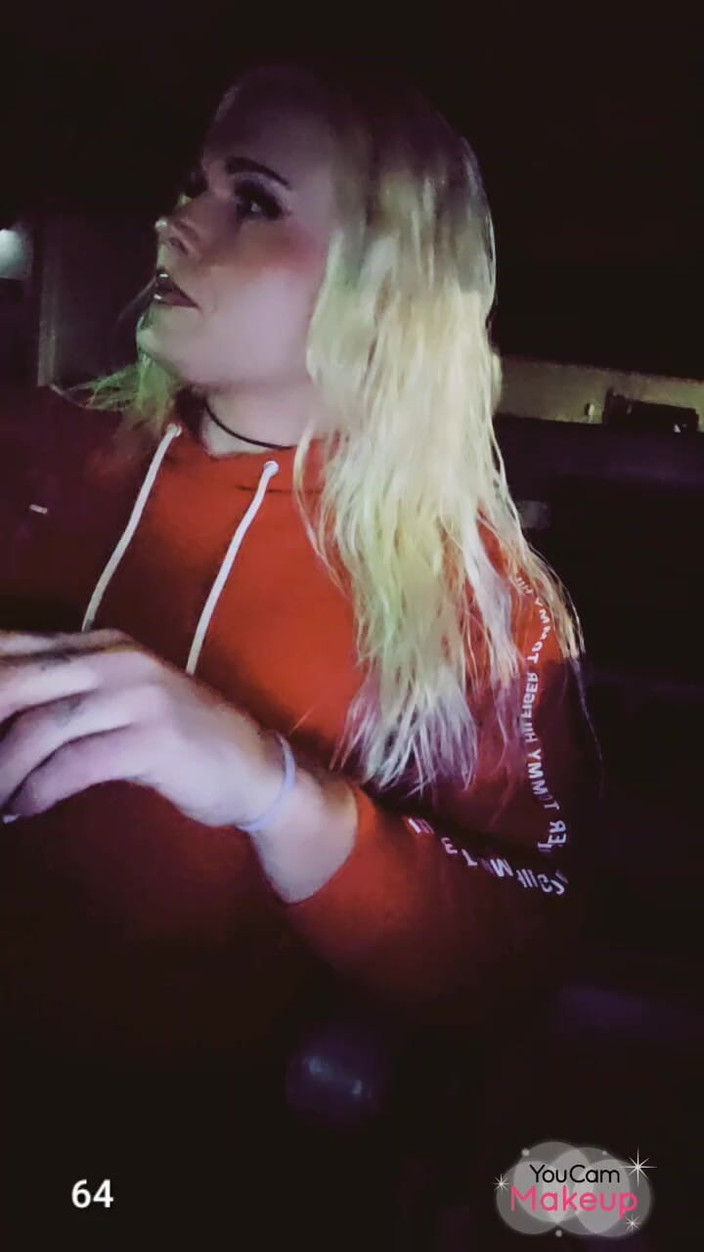 Darkfetish2k: Hot Tranny palenie 120's w miejscach publicznych