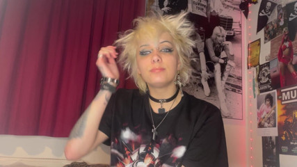 Glitterqueen1999: Tiny Man Sneaks Into My Pussy Having Sex! Giantess