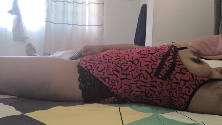 PATY PATY: Peituda latina tem sonhos molhados e toca sensualmente seus peitos...