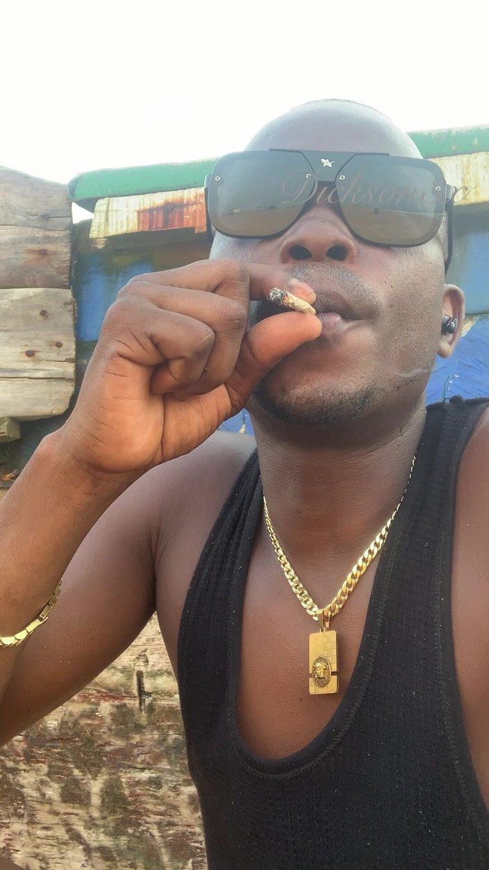 Dickass3x: Hi người hâm mộ vẫn có niềm vui trên bãi...