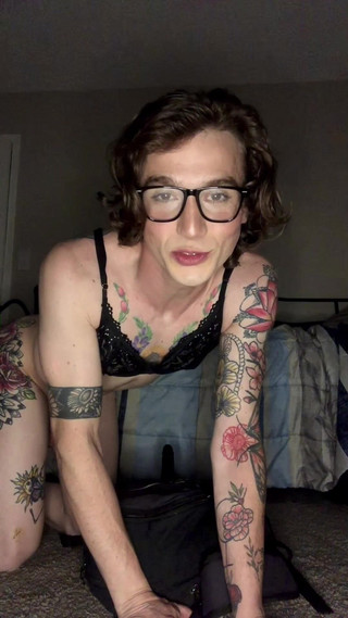 Tessa Rivers: Azgın küçük sürtük Tessa Rivers biraz anal eğitim yapıyor ve...