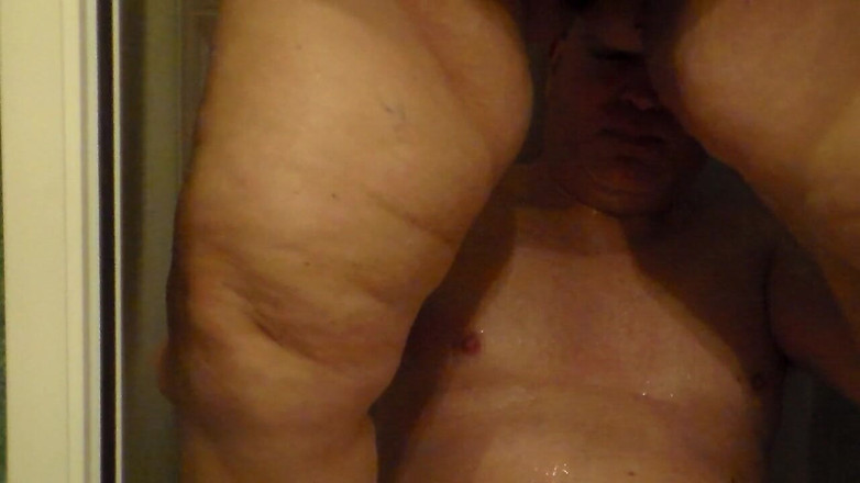 Sex hub couple: 존에게 오줌을 싸는 Jen은 샤워 중