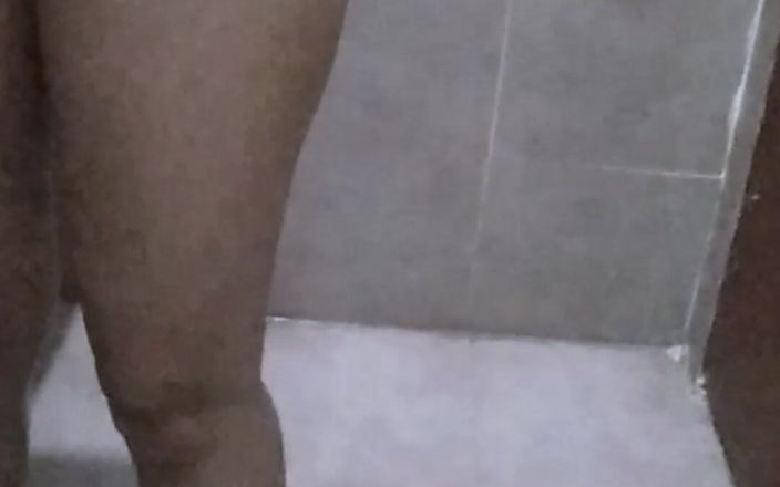 SuperIndian456: 继妹在洗手间和我可爱的继妹在浴室里和我做爱
