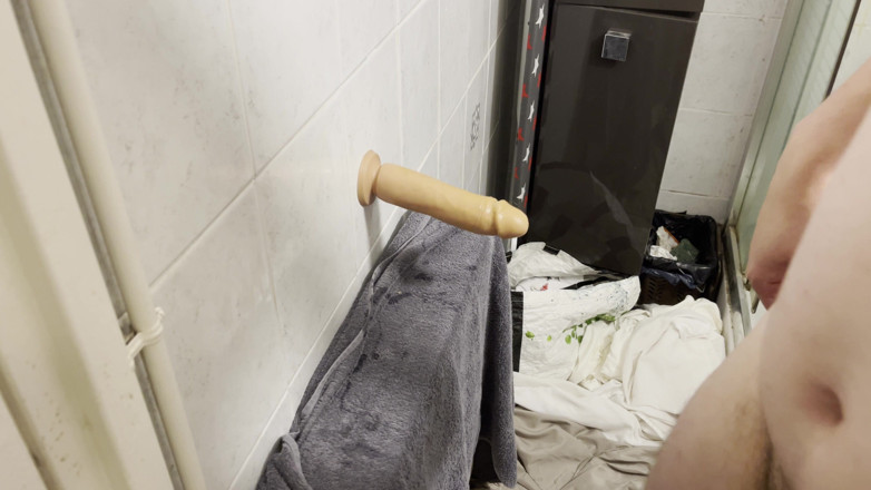 Aimeronds: Trenuję tyłek moim starym, dobrym dildo