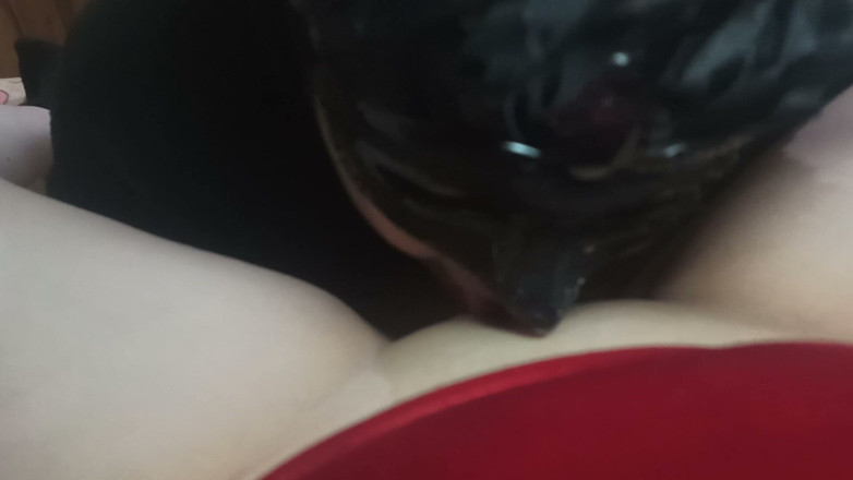 HornyCouple69x: Er Öffnet Meine Beine Und Leckt Mich, Bis Ich Zum Orgasmus...