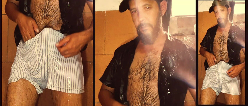 Stink HairyMale: Bañarse con ropa