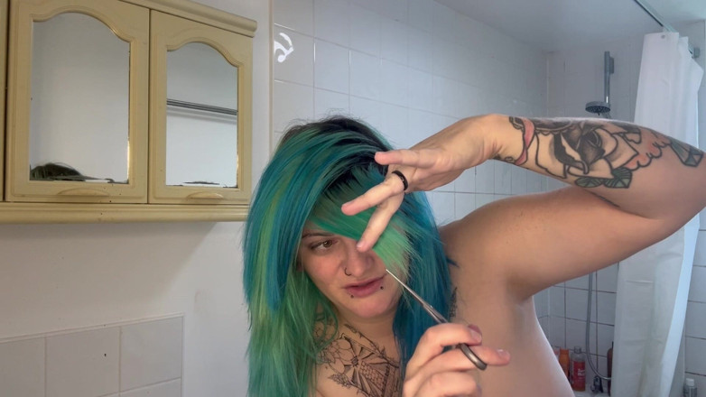 EeveeXo: Topless Haircut