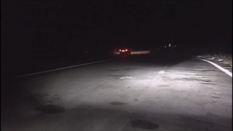 SusyTrav_AnalQueen: La troia cammina feticcio vestita sul lato dell'autostrada quasi nuda