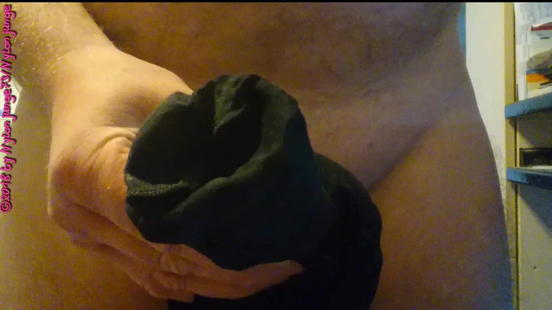 Carmen_Nylonjunge: 给陌生人授精连裤袜 x2