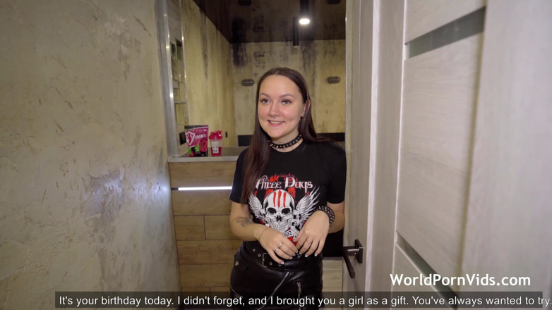 Selected worldwide porn: Threesome with a Girl as a Birthday Gift